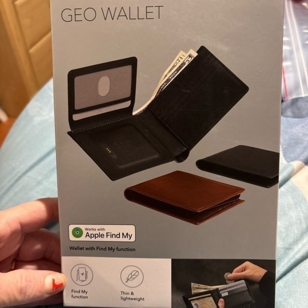 NWT Beige Geo Wallet with Apple Find My Function